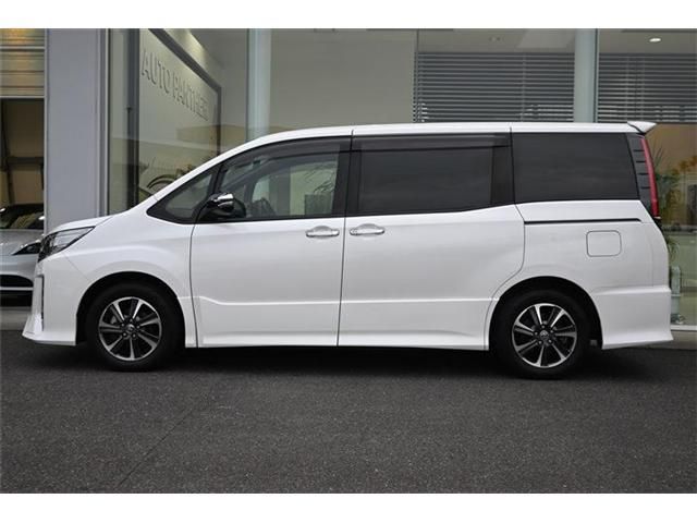 TOYOTA NOAH 2021