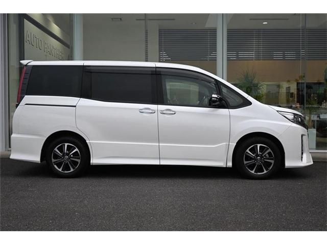 TOYOTA NOAH 2021