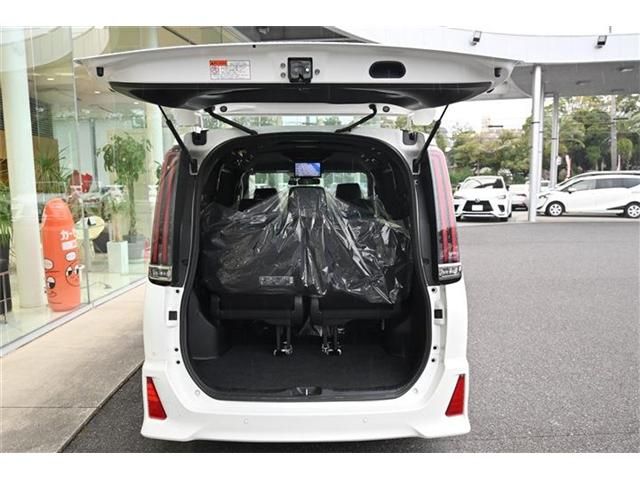 TOYOTA NOAH 2021