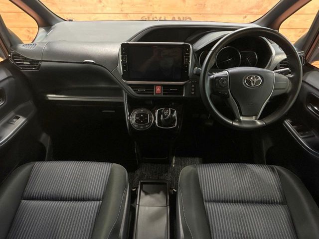 TOYOTA VOXY HYBRID 2016