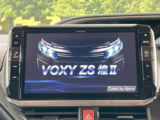 TOYOTA VOXY HYBRID 2016