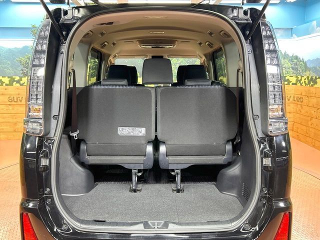 TOYOTA VOXY HYBRID 2016