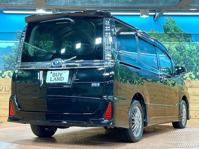 TOYOTA VOXY HYBRID 2016