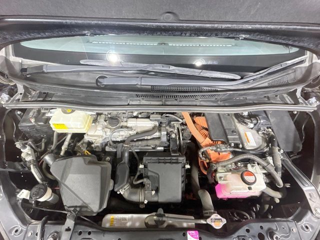 TOYOTA VOXY HYBRID 2016