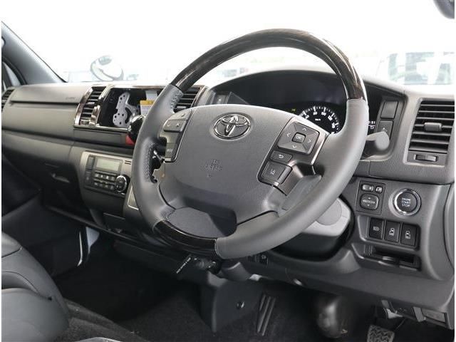 TOYOTA HIACE van 4WD 2025