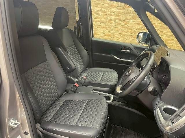 TOYOTA VOXY HYBRID 4WD 2022