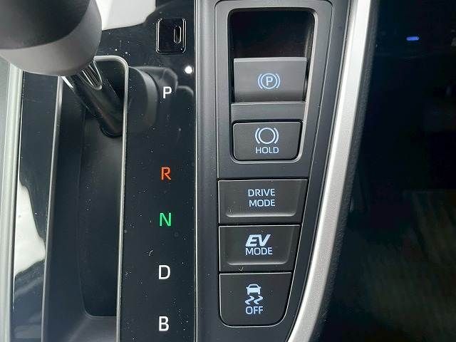 TOYOTA VOXY HYBRID 4WD 2022