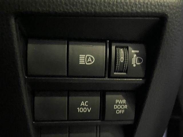 TOYOTA VOXY HYBRID 4WD 2022