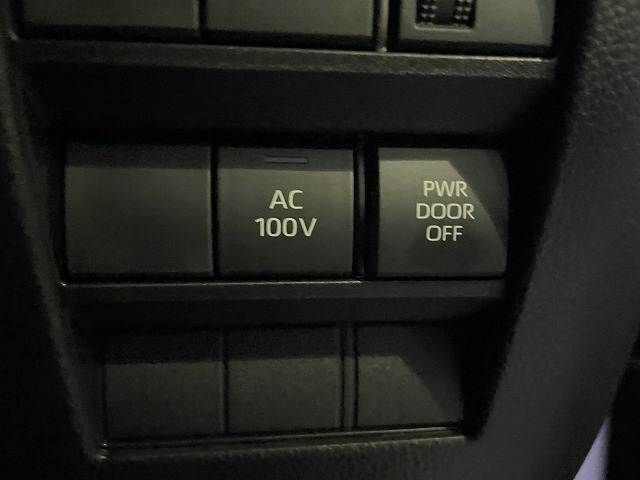 TOYOTA VOXY HYBRID 4WD 2022