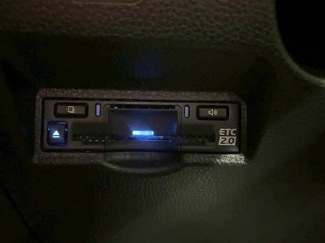 TOYOTA VOXY HYBRID 4WD 2022