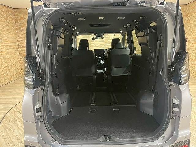 TOYOTA VOXY HYBRID 4WD 2022