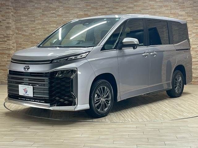 TOYOTA VOXY HYBRID 4WD 2022
