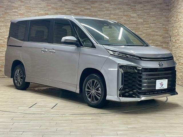 TOYOTA VOXY HYBRID 4WD 2022