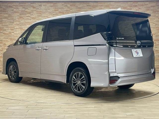 TOYOTA VOXY HYBRID 4WD 2022