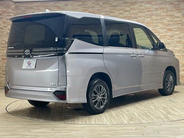 TOYOTA VOXY HYBRID 4WD 2022