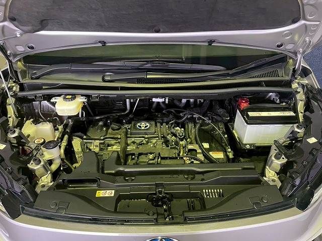 TOYOTA VOXY HYBRID 4WD 2022