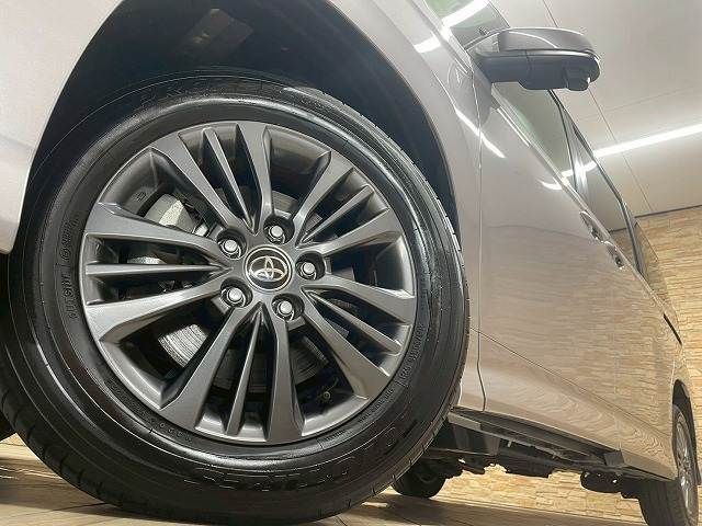 TOYOTA VOXY HYBRID 4WD 2022