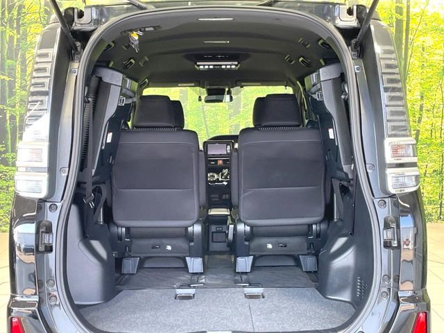 TOYOTA VOXY HYBRID 2017