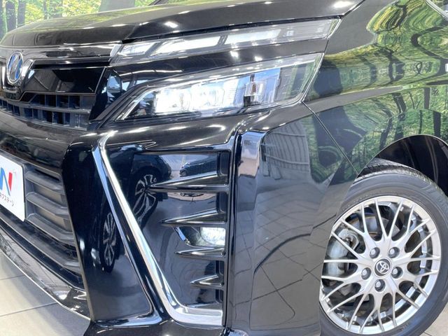 TOYOTA VOXY HYBRID 2017