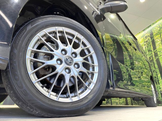 TOYOTA VOXY HYBRID 2017