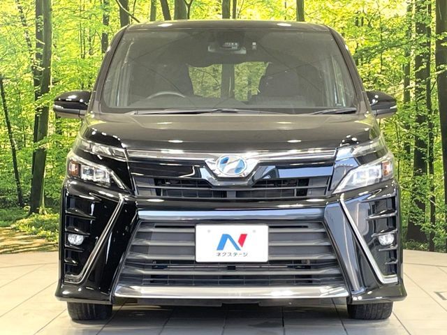 TOYOTA VOXY HYBRID 2017