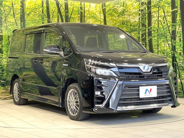 TOYOTA VOXY HYBRID 2017