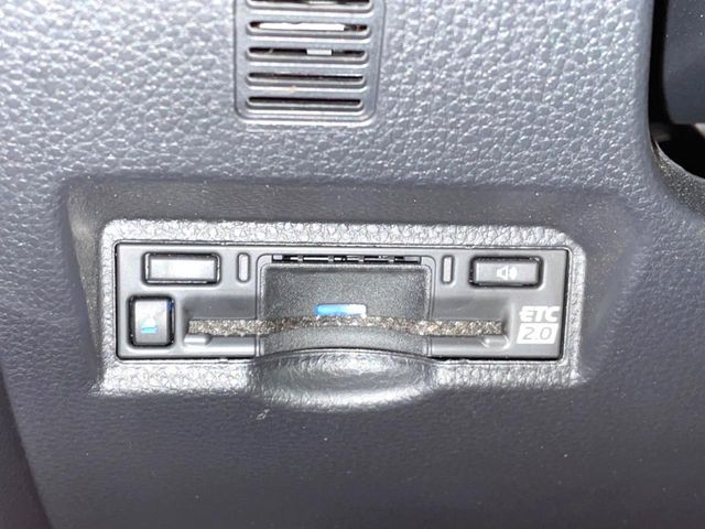 TOYOTA VOXY HYBRID 2023