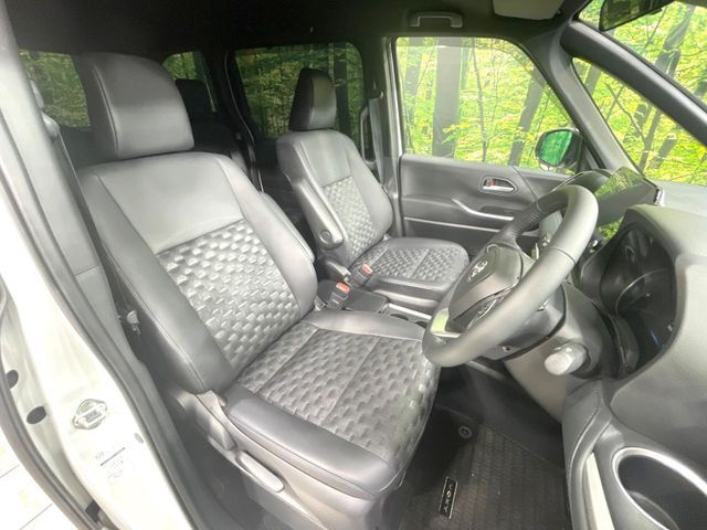 TOYOTA VOXY HYBRID 2023