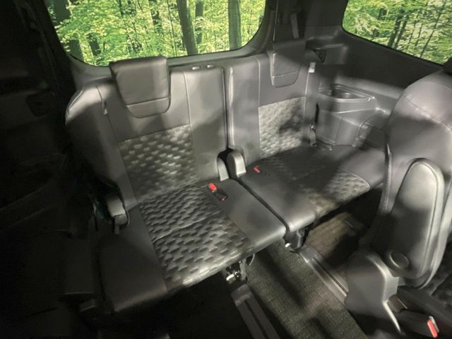 TOYOTA VOXY HYBRID 2023