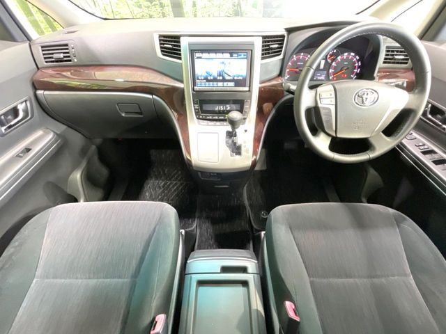 TOYOTA VELLFIRE 2013