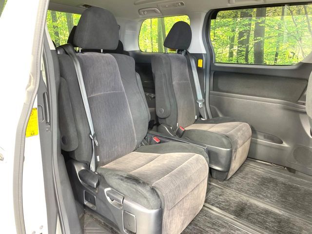 TOYOTA VELLFIRE 2013