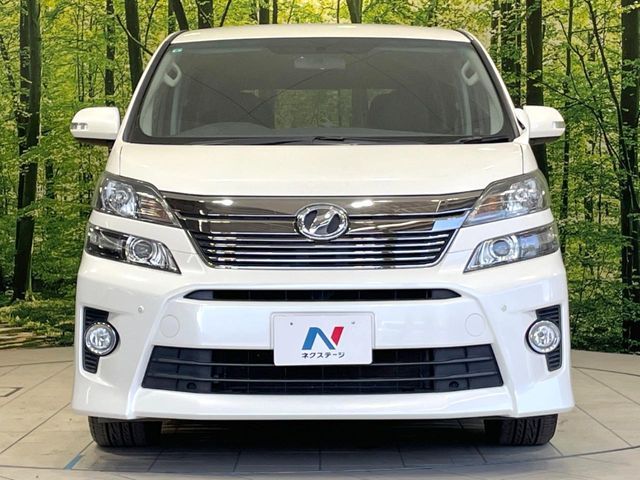 TOYOTA VELLFIRE 2013