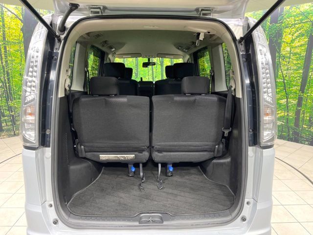 NISSAN SERENA  S-HYBRID 2013