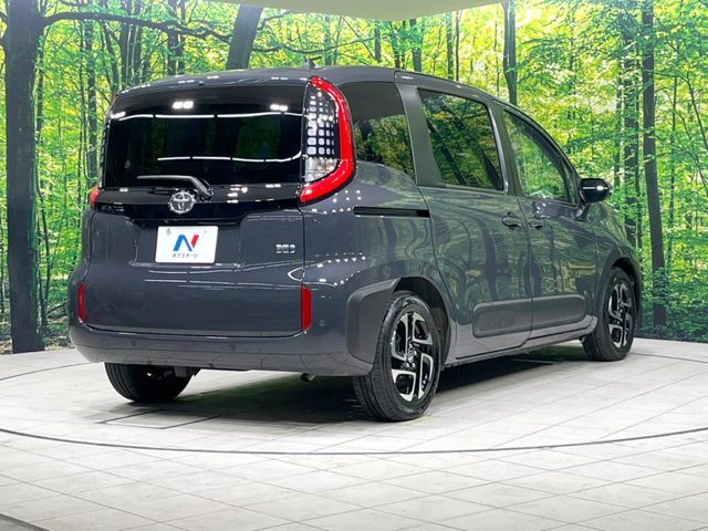 TOYOTA SIENTA HYBRID 2023