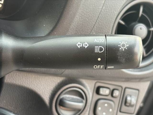 TOYOTA VITZ HYBRID 2018