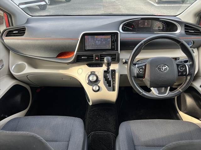 TOYOTA SIENTA HYBRID 2017