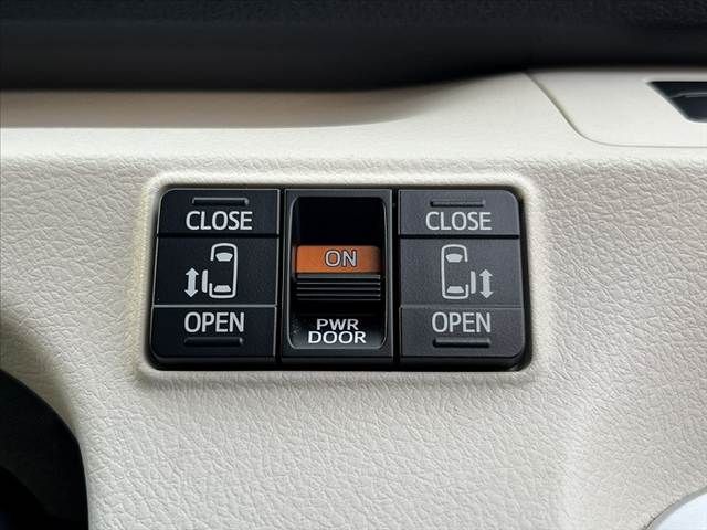 TOYOTA SIENTA HYBRID 2017