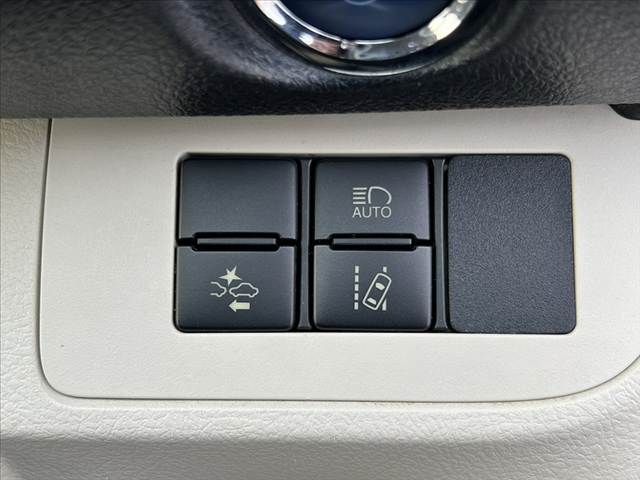 TOYOTA SIENTA HYBRID 2017