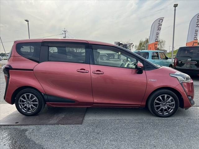 TOYOTA SIENTA HYBRID 2017