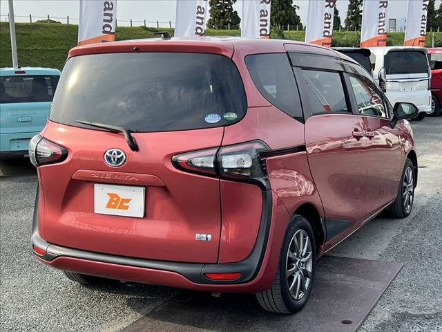 TOYOTA SIENTA HYBRID 2017