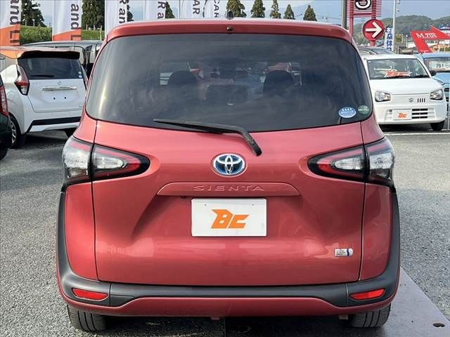 TOYOTA SIENTA HYBRID 2017