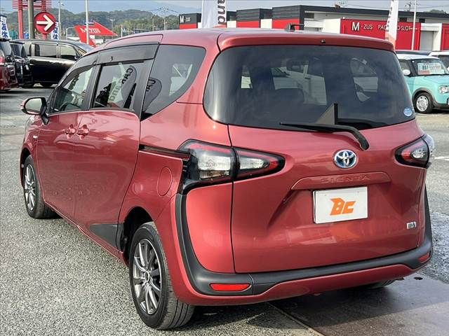 TOYOTA SIENTA HYBRID 2017