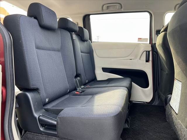 TOYOTA SIENTA HYBRID 2017