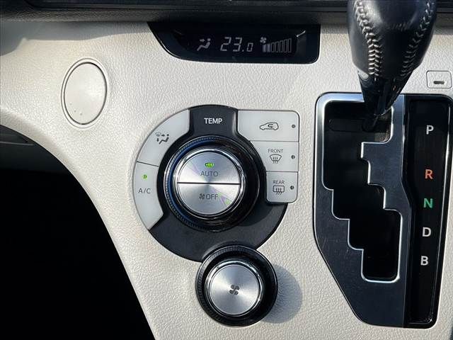 TOYOTA SIENTA HYBRID 2017