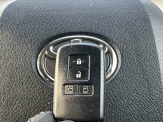 TOYOTA SIENTA HYBRID 2017