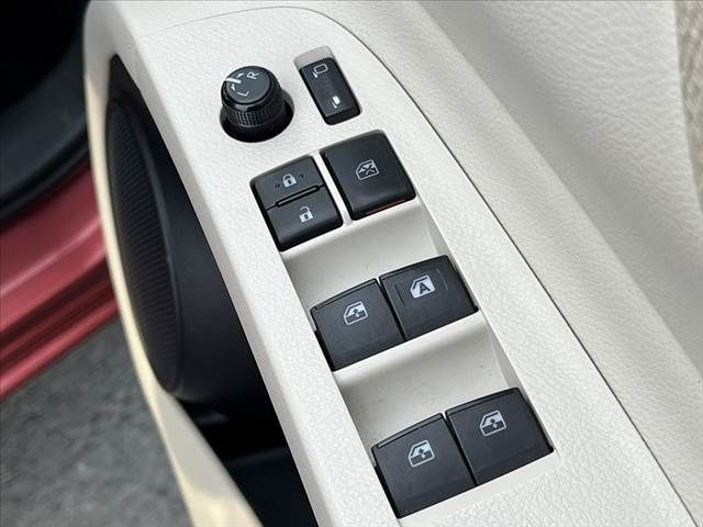 TOYOTA SIENTA HYBRID 2017