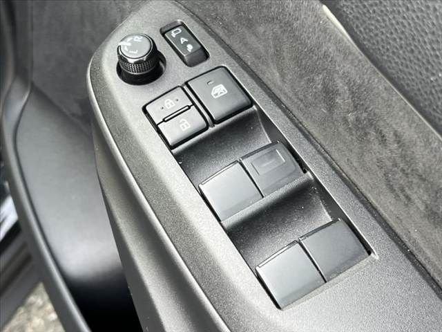 TOYOTA YARIS CROSS HYBRID 2023