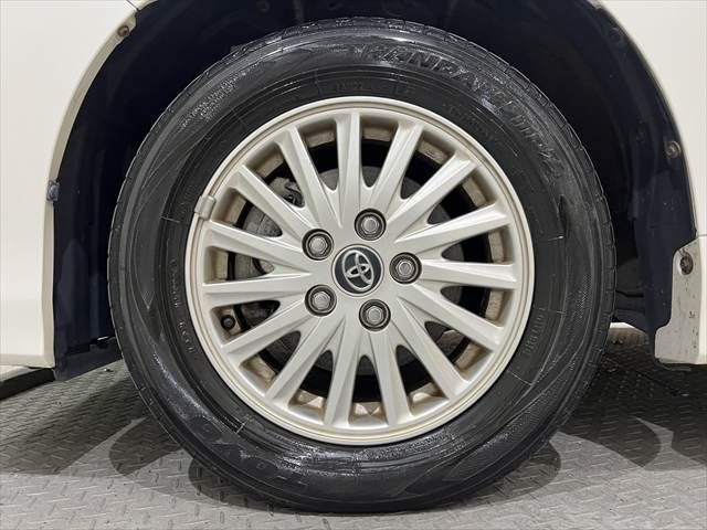 TOYOTA NOAH HYBRID 2016