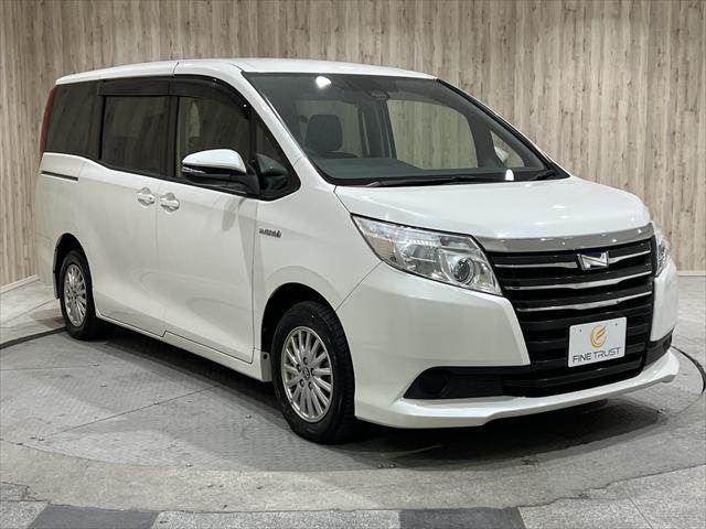 TOYOTA NOAH HYBRID 2016