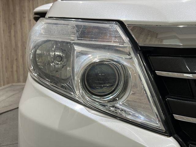 TOYOTA NOAH HYBRID 2016